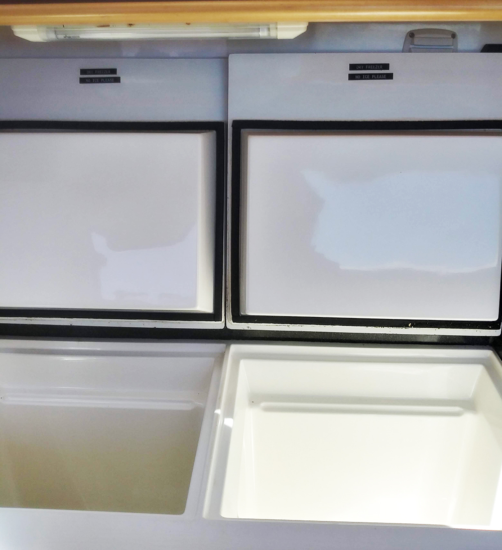 Marine best sale ice box